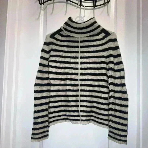 360 Cashmere women’s cashmere striped turtleneck - Picture 3 of 4